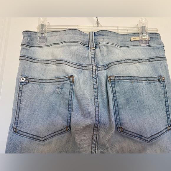 ANTHROPOLOGIE Light denim, distressed. high-rise Pilcro jeans. Size 28 - Picture 4 of 10